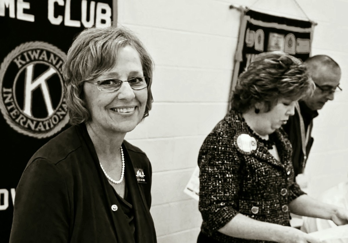 Anne at Bowling Green Kiwanis Club - October 2011